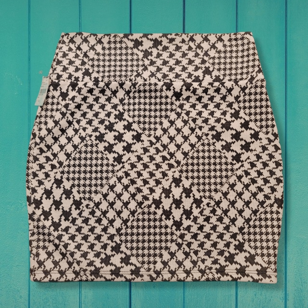 Black and white Miniskirt. NWT